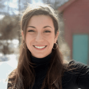 Foto portrait di Julia Hotz, speaker di Cultura e Salute 2025