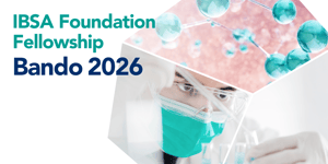 Grafica IBSA Foundation Fellowship Bando 2026 con ricercatore in laboratorio che utilizza provette, su sfondo scientifico stilizzato