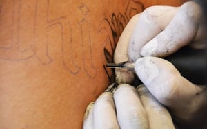Il sistema immunitario aiuta i tatuaggi a resistere